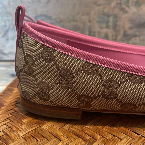 EUC GUCCI Canvas Monogrammed Flats with Pink Trim/Bow Sz 41 with Dustbag - Picture 4 of 13